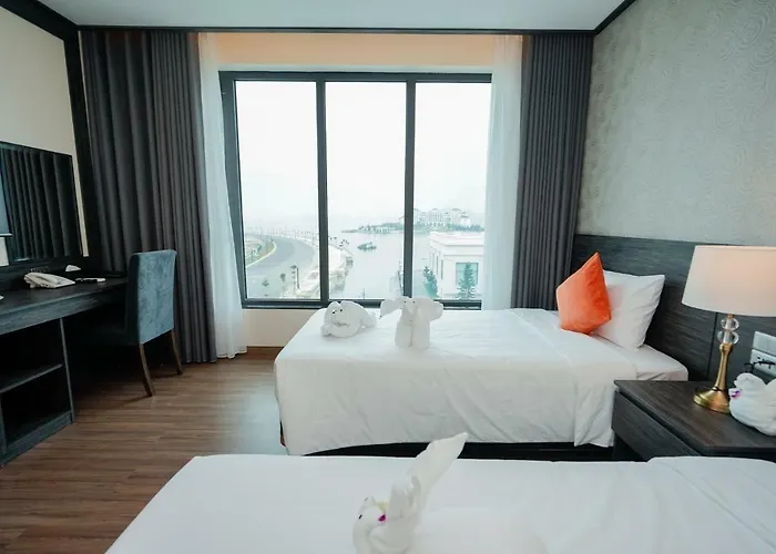 Khach San Plus Hotel 3*