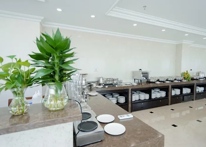 Hotel Khach San Plus