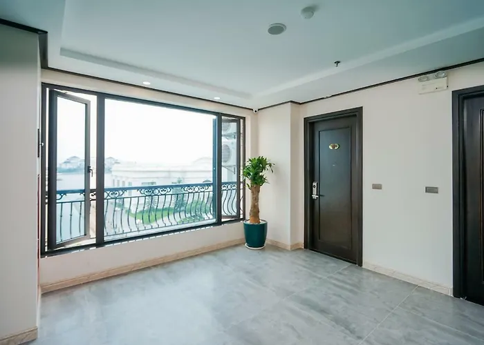 Khach San Plus Hotel