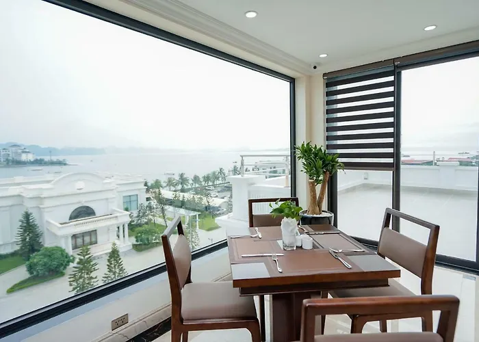Khach San Plus Hotel 3*