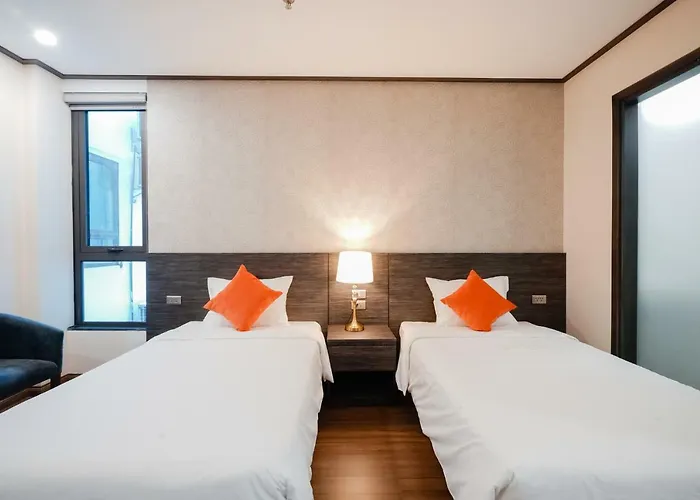 Hotel Khach San Plus Hạ Long