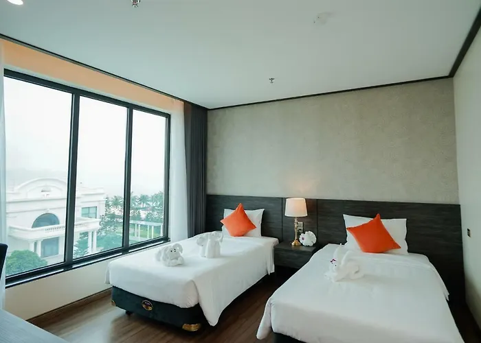 Khach San Plus Hotel