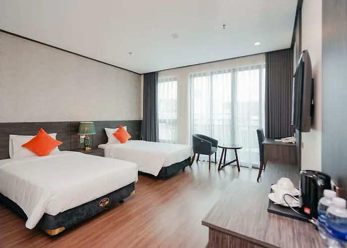 Hotel Khach San Plus Hạ Long