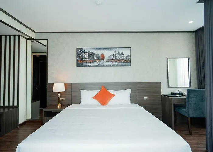 Khach San Plus Hotel