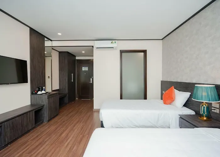 Khach San Plus Hotel
